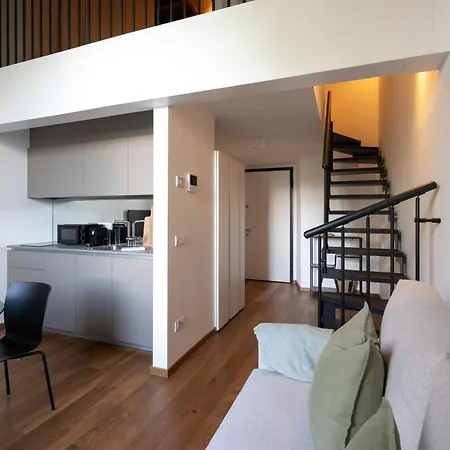 Maderni Breathtaking - By Myhomeincomo Apartman *