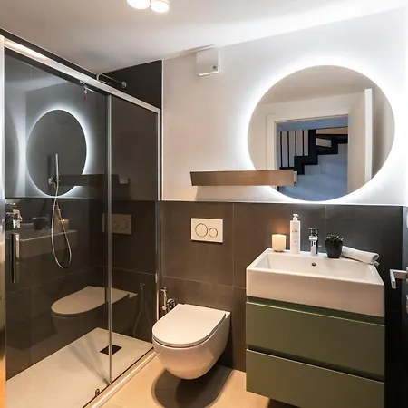Maderni Breathtaking - By Myhomeincomo Apartman *