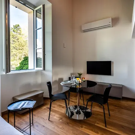 Apartman Maderni Breathtaking - By Myhomeincomo