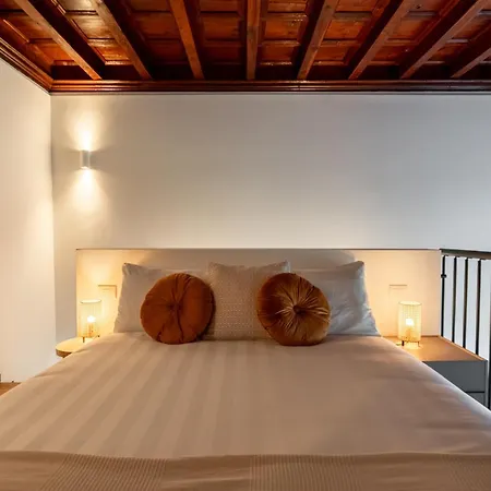 Maderni Breathtaking - By Myhomeincomo Apartman